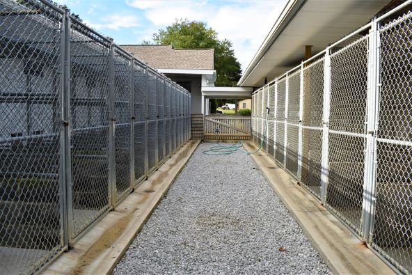 Bed & Biscuit: 153 Fence Ln, Crossville, TN 38571